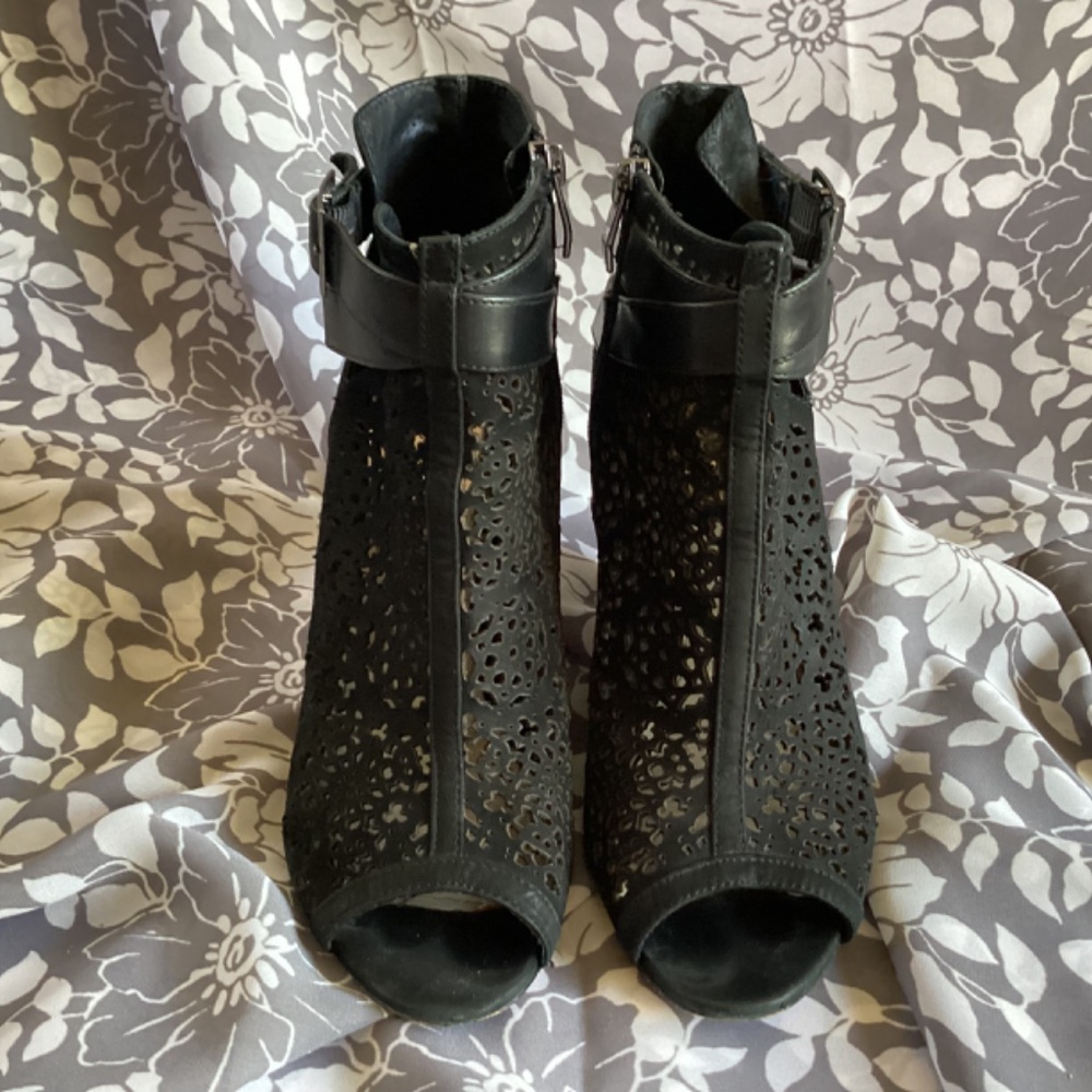 Vince Camuto Mesh Peep Toe Heel - Picture 4 of 8